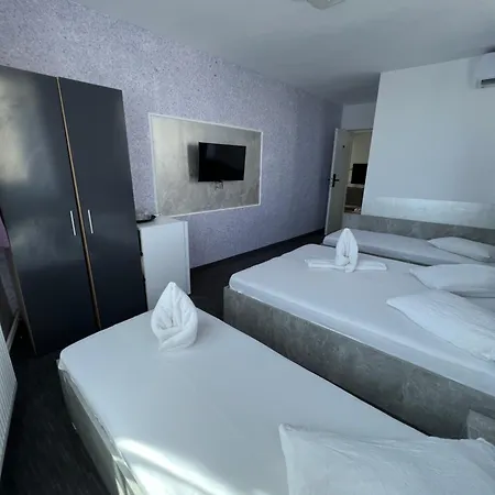 Hama Hotel *