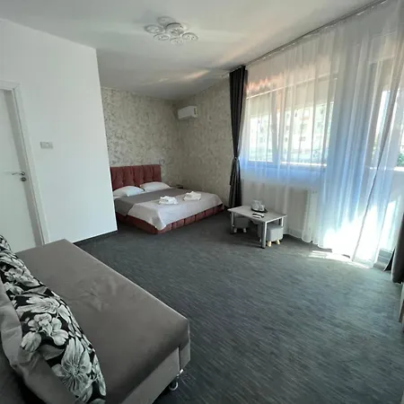Hama Hotel *